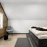 Modern I I Family & Groups * Harstad
