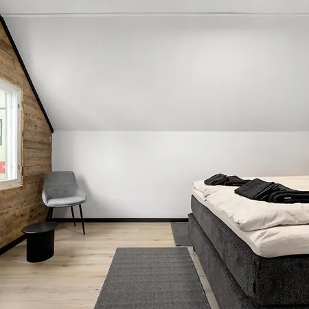 Modern I I Family & Groups * Harstad