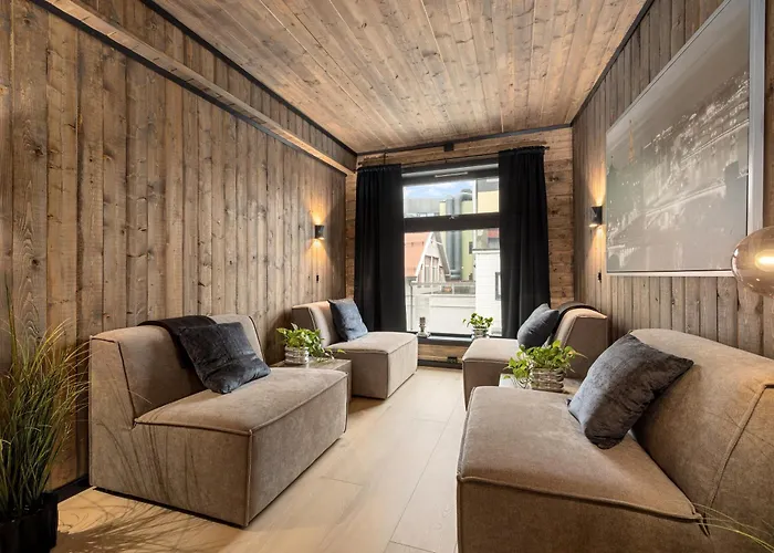 Modern I I Family & Groups דירה הארסטד